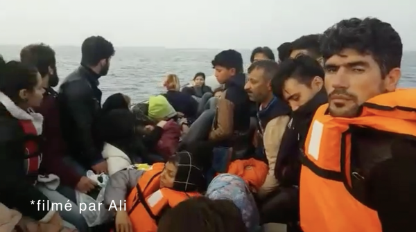 J'ai essayé de venir plusieurs fois avec le bateau, mais la police m'a pris